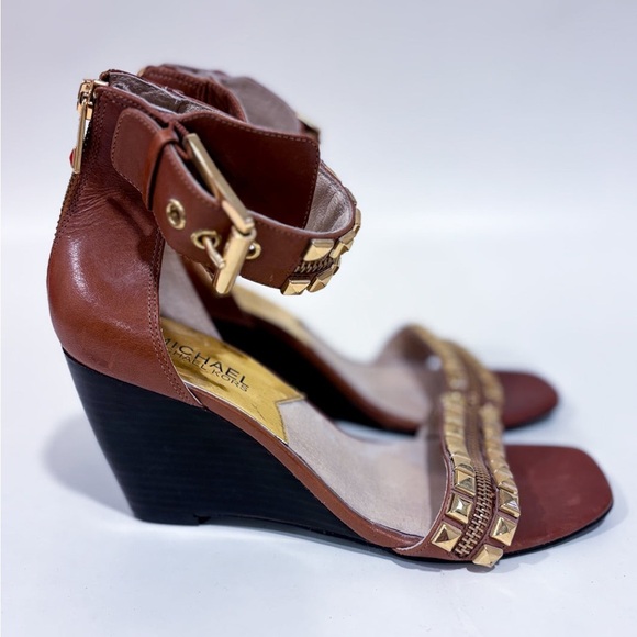 MICHAEL KORS Brown leather sandals with gold studs - Picture 6 of 9